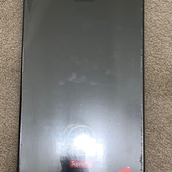 Supreme Damien Hirst Sheep Skateboard Deck SS25 Week 1 - Picture 5 of 7